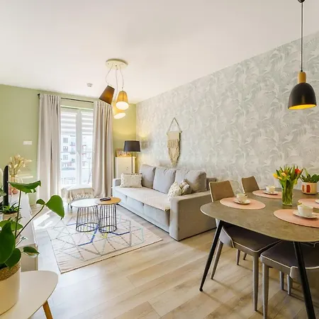 Lighthouse - Polanki Park A305 كولوبرزيغ